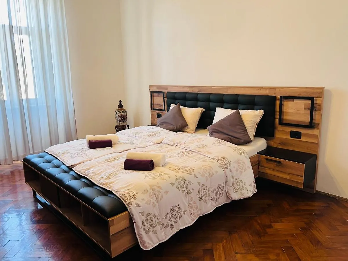 Apartment For Special Getaway Rose بولا